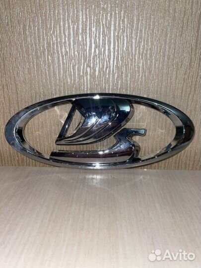 Знак LADA