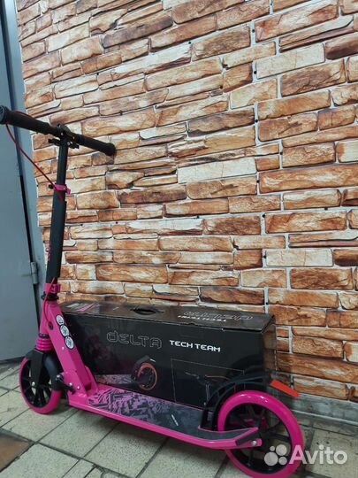 Самокат с ручным тормозом