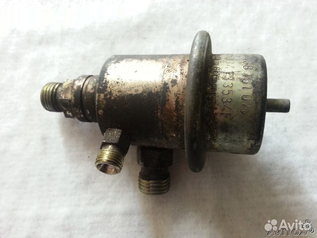 Ауди А100 80-регулятор давления топлива 034133534F