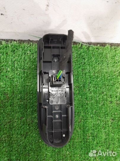 Кнопка стеклоподъемника передняя правая Peugeot