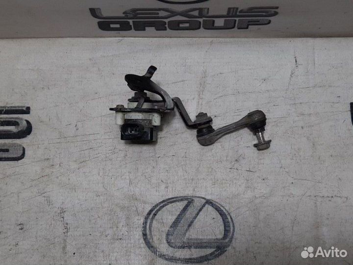Датчик дорожного просвета зад. Lexus NX300h