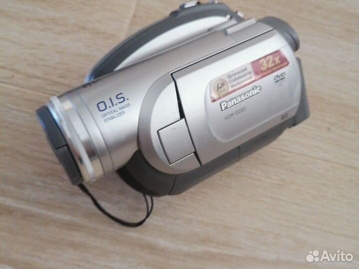 Видиокамера panasonic Vdr D220