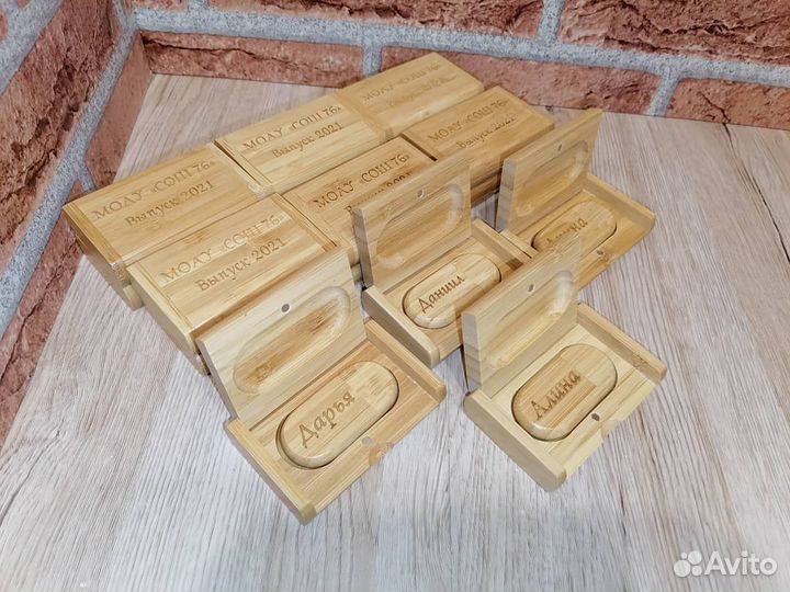 USB с именной гравировкой