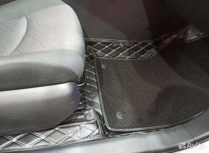 Коврик в багажник на Toyota RAV