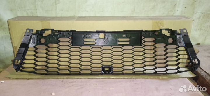 Решетка бампера Mitsubishi Pajero Sport 3 6402A559