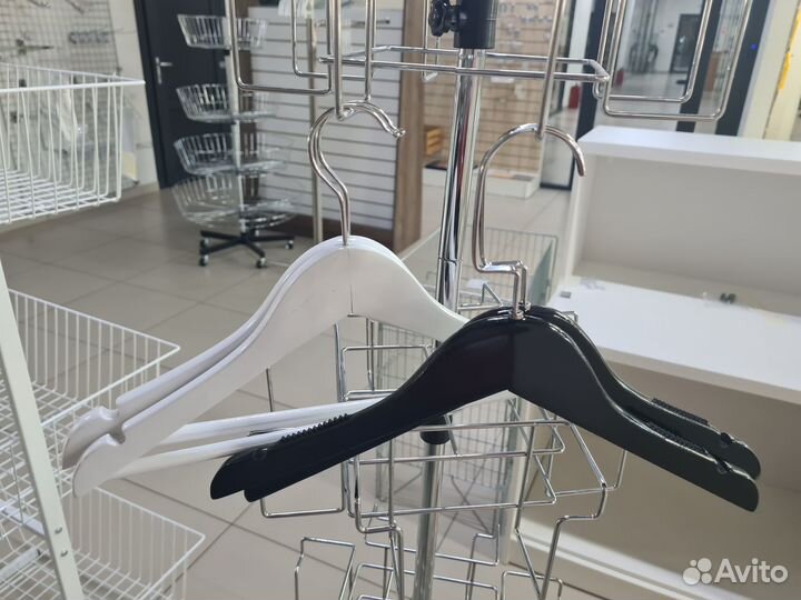 Деревянные вешалки плечики