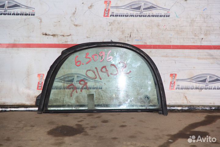 Стекло собачника зад право c Toyota Vitz SCP10 1SZ