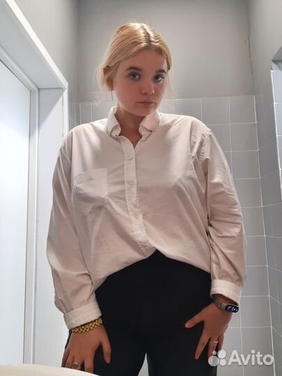 Сотрудник пункта выдачи ozon