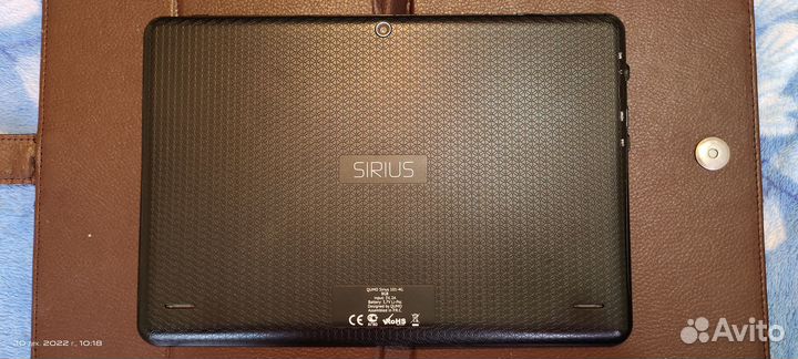 Планшет в кожаном чехле