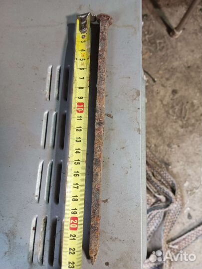 Старинный гвоздь