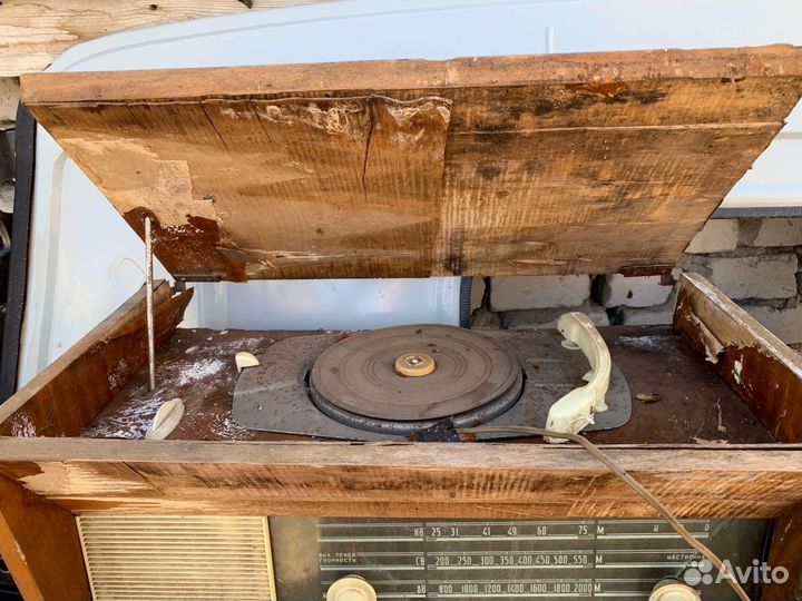 Виниловый проигрыватель