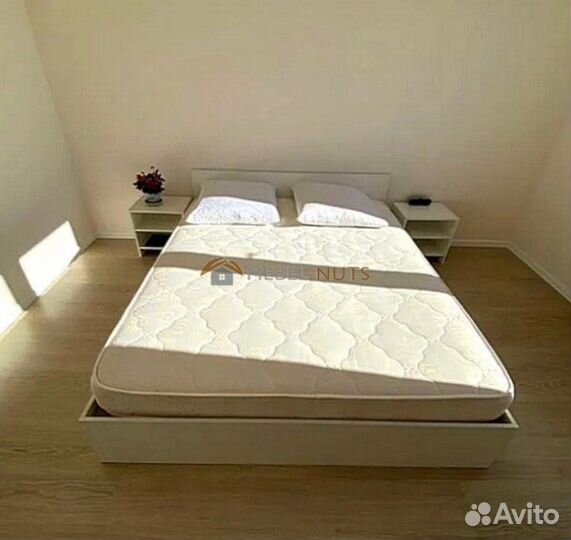 Кровать с матрасом