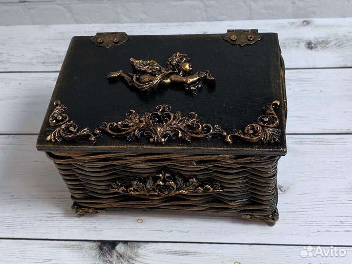 Сундук плетёный