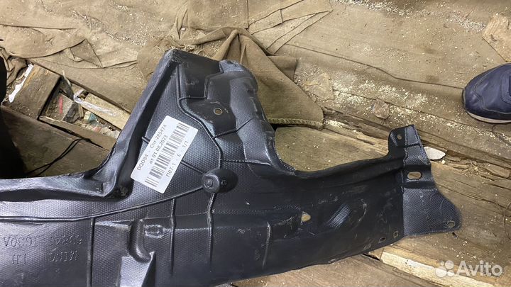 Подкрылок передний левый Nissan X-trail T31