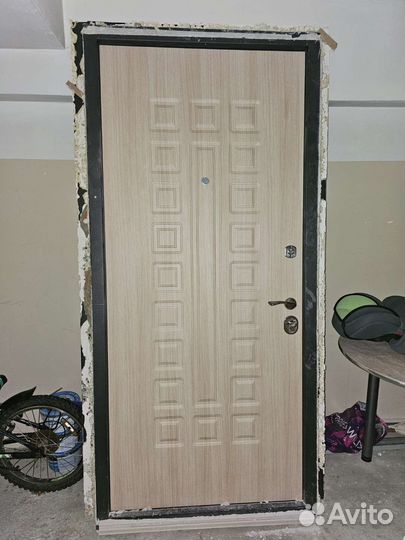 Дверь входная металлическая