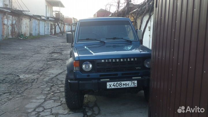 Решетка радиатора Митсубиси Паджеро1