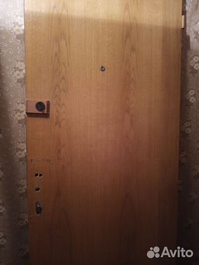 Дверь входная б/у