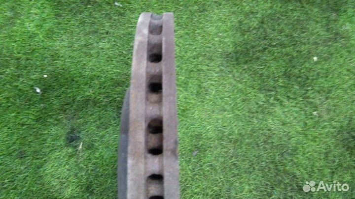 Диск тормозной передний правый Mercedes-Benz