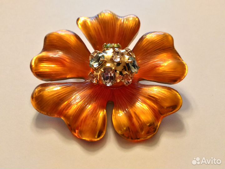 Брошь 