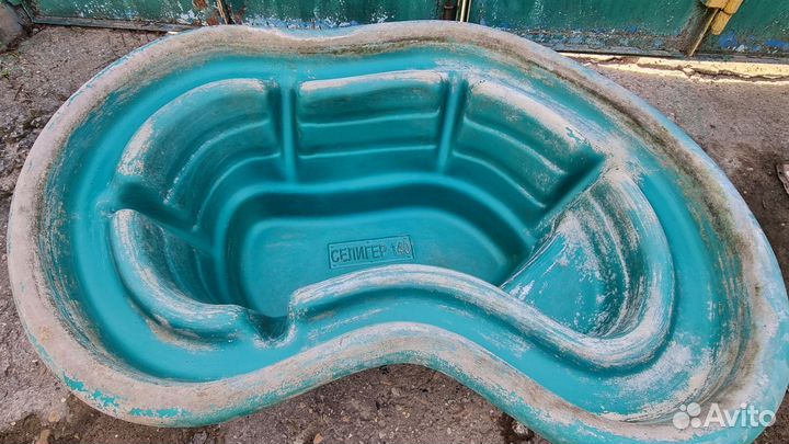 Пруд уличный