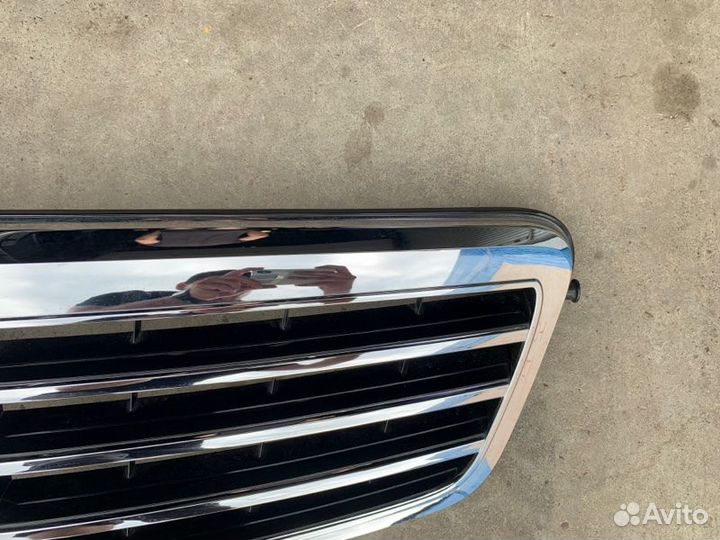 Решетка радиатора передняя Mercedes-Benz E-Class