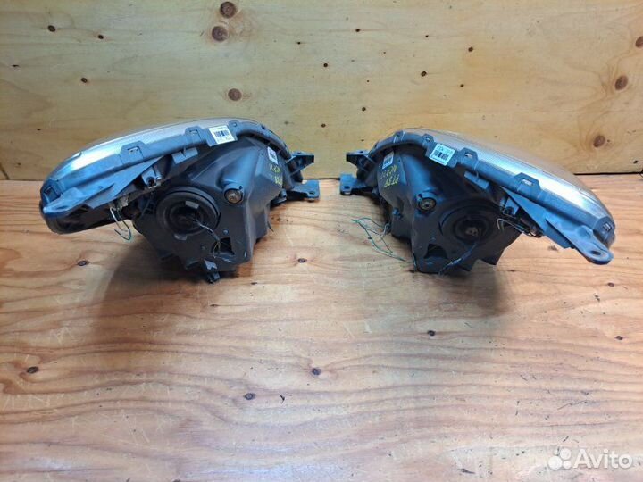 Фара перед. toyota funcargo