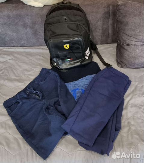 Рюкзак с вещами в школу