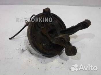 Кулак задний правый Лексус