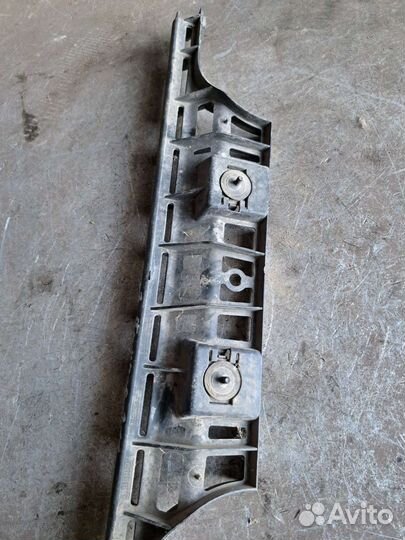 Кронштейн заднего бампера Mercedes W211