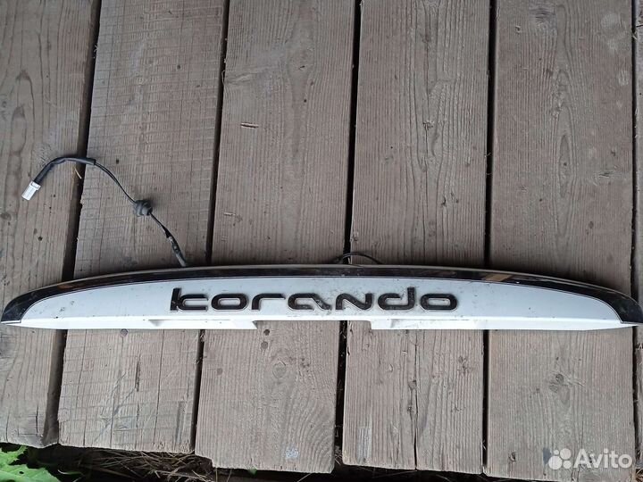 Ssang yong actyon korando Накладка крышки багажник