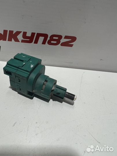 Датчик педали тормоза (лягушка) Vw Transporter T5