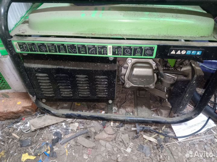 Продам бензогенератор 3 кв