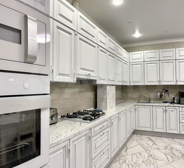 3-к. квартира, 140 м², 2/3 эт.