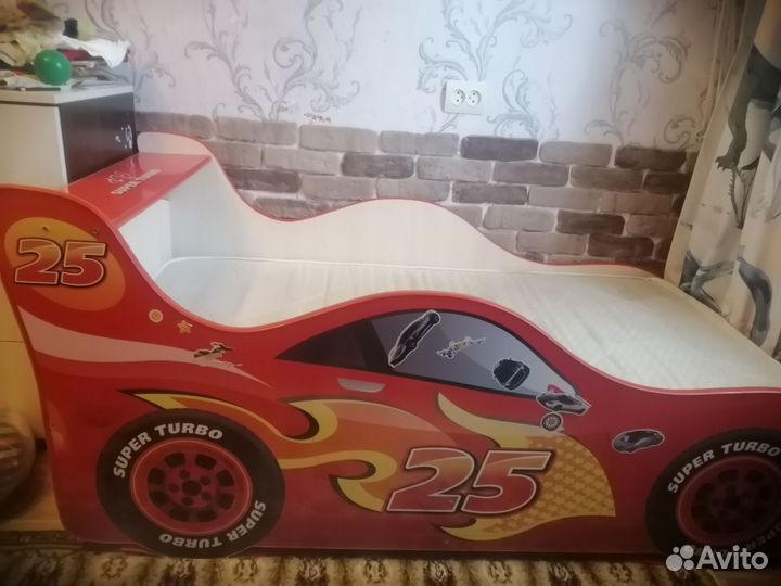 Деская кроватка-машинка