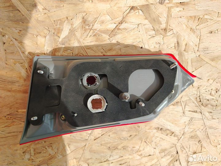 Фонарь задний левый Toyota Corolla 14-16