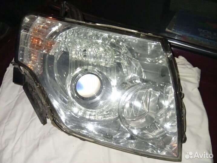 Фара Mitsubishi pajero 4