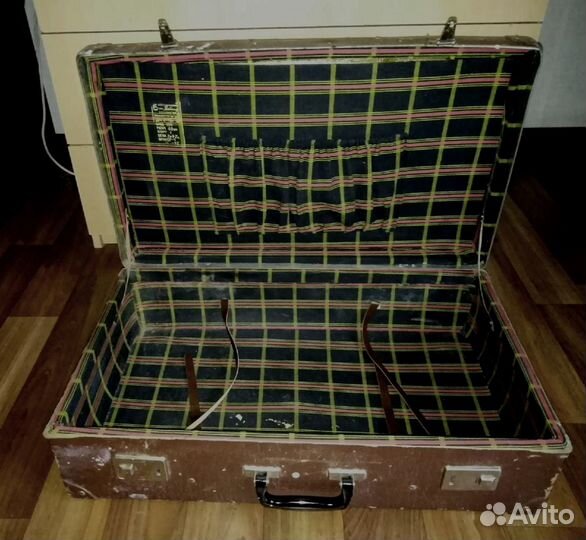 Чемодан ретро