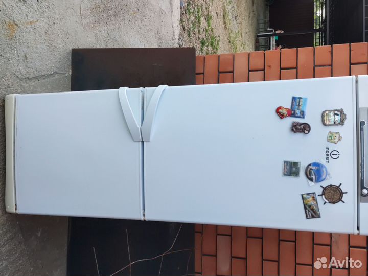 Холодильник бу indesit