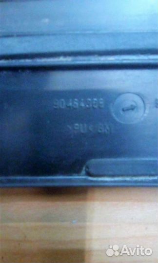 Заднее правое стекло глухое Opel Vectra B 90464368