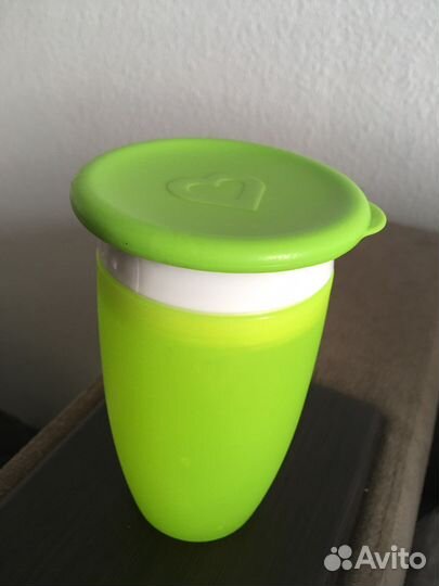 Поильник непроливайка munchkin с крышкой