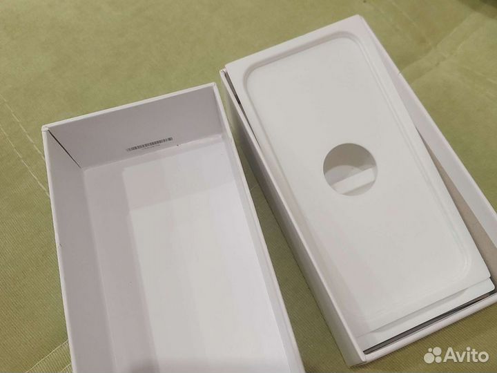 Коробка от iPhone se