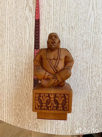 Резной шахматный стол