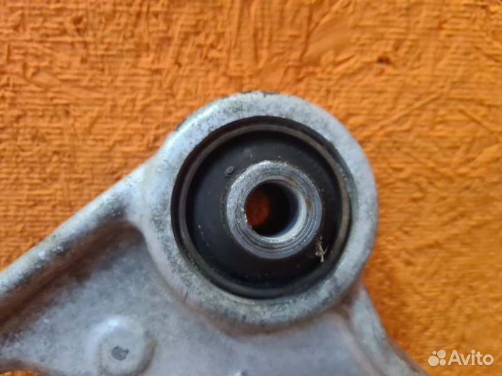 Рычаг подвески нижний передний правый Acura Mdx