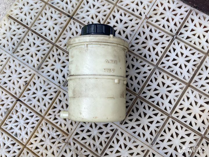 Бачек гидроусилителя renault duster