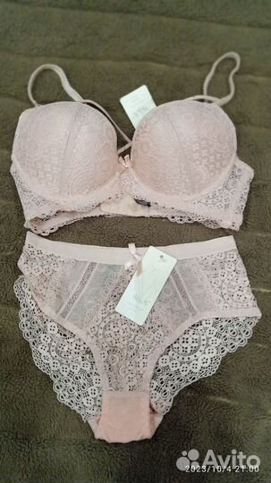 Комплект нижнего белья новое 75 в