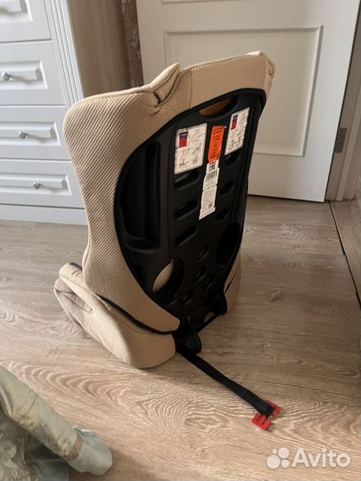 Автомобильное кресло