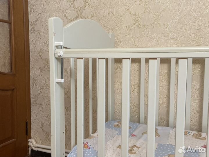 Детская кроватка с поперечным маятником