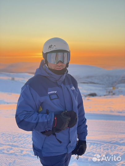 Инструктор по горным лыжам и сноуборду