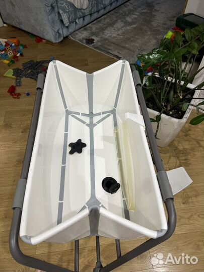 Ванночка с подставкой stokke