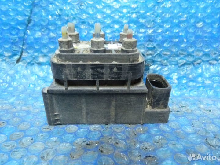 Блок клапанов пневмоподвески Mercedes A2123200358